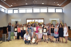 24 persones aturades conclouen el taller d’ocupació de pintura i atenció sociosanitària