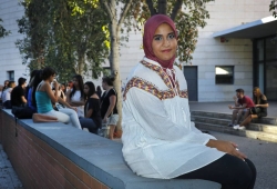 Educación obliga al instituto a permitir que la alumna lleve el hiyab en el centro