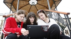 Los jóvenes olvidan los riesgos de las redes sociales