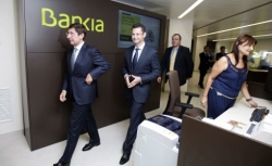 El Gobierno inicia el proceso de fusión entre las nacionalizadas Bankia y BMN