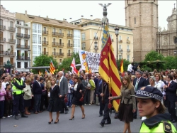 La procesión del 9 d'Octubre discurre sin incidentes gracias al cordón policial