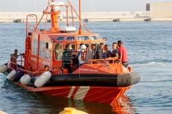 Rescatados once inmigrantes a bordo de una patera de 6 metros frente a Alicante