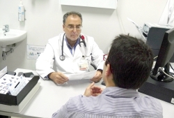 La Ribera registra una demora media para consulta con el especialista de 27 días menos que el resto de hospitales públicos en los primeros nueve meses