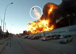 El incendio de Paterna arrasa cuatro empresas y deja en el aire más de 170 puestos de trabajo