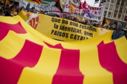 El alcalde de Valencia, Joan Ribó, inyecta otros 25.000 euros a Escola Valenciana para pagar sus actividades