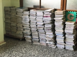 Miles de libros de Xarxallibres siguen guardados en colegios un año después
