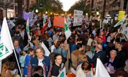 La incertidumbre se apodera de los colegios tras la ratificación del suspenso del plurilingüismo y los padres piden la dimisión de Marzá