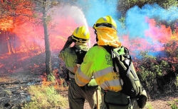 El incendio en la Calderona, sin control tras arrasar 973 hectáreas del parque natural