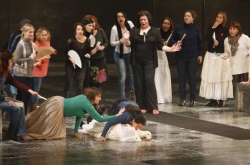 250 trajes y 300 profesionales para abrir la temporada en Les Arts