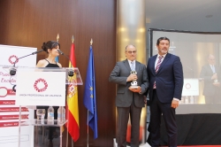 El Dr. José Piquer, galardonado por la Unión Profesional de Valencia