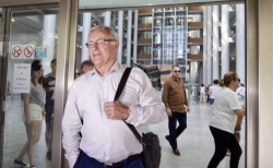Ribó se escuda en el secretario del Ayuntamiento para justificar que no entregara la encuesta fallera