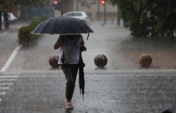 La gota fría provoca inundaciones, tumba árboles y desata un vendaval de 110 km/h