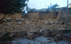 Las fuertes tormentas dejan hasta 120 l/m2 en Pedralba y derriban el muro del Patio de Los Silos de Burjassot