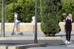 La fiscalía alecciona a la Policía Local contra los excesos de los patinetes