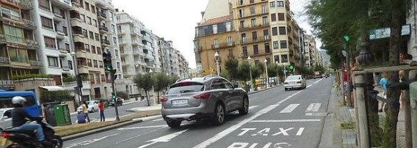 El Ayuntamiento de Valencia quiere prohibir el aparcamiento nocturno en el carril bus