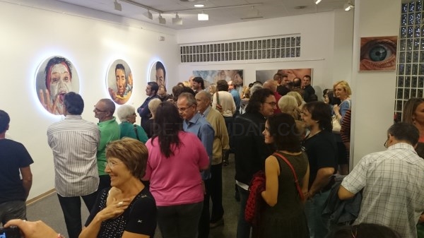 El Centre Cultural Enric Valor de Benifaió acull fins el 25 d’octubre l’obra “Desnudos cotidianos” de l’artista Nayra López Martos