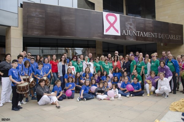 Carlet se vuelca con la celebración del Día Mundial contra el Cáncer de Mama