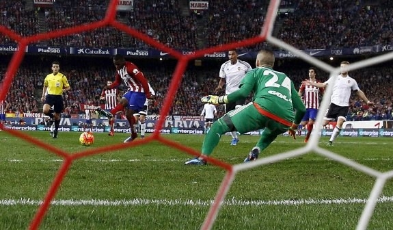 Un Valencia lleno de sombras en el Calderón