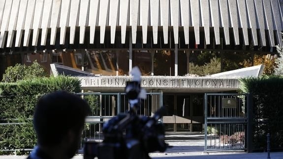 El Constitucional suspende por unanimidad la resolución soberanista