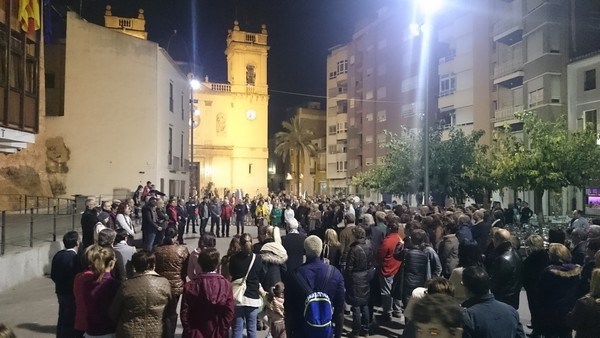 Benifaió se solidariza con las víctimas de los atentados de París.