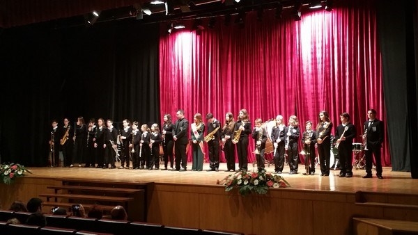 La Asociación “Amics de la Música” de Benifaió presentó a su primera Musa y educandos
