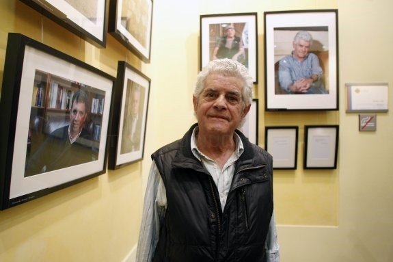 Una exposición fotográfica redescubre a Berlanga a través de sus amigos