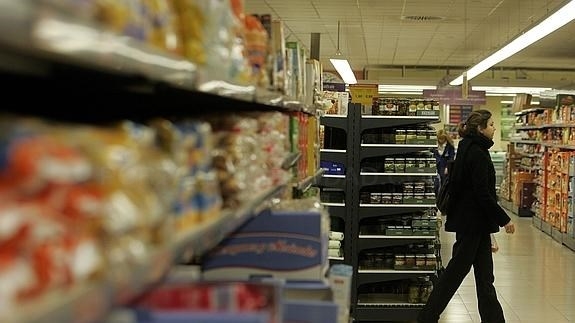 La confianza del consumidor cierra 2015 en máximos históricos