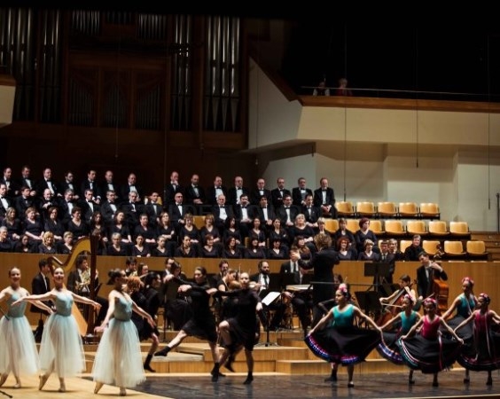 Más de 200 músicos, cantantes y bailarines interpretan hoy en el Palau 'El Cascanueces'