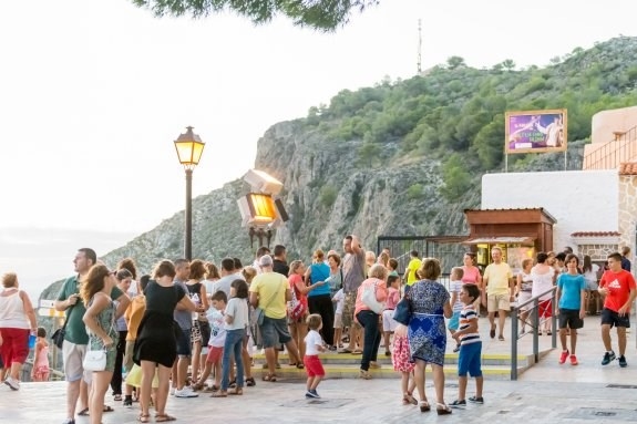 El castillo de Cullera amplía su horario tras batir el récord de visitantes en 2015