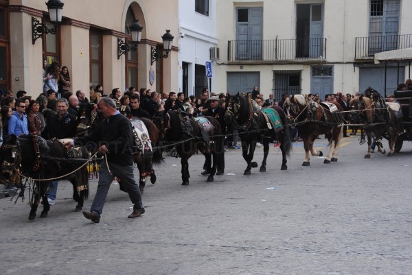 Alberic aprovecha la festividad de Sant Antoni para iniciar una campaña de concienciación contra los excrementos de animales