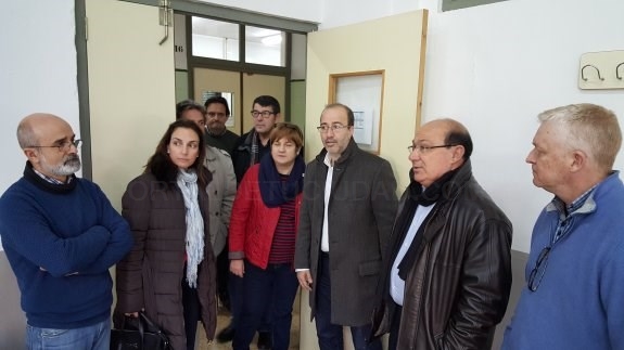 Alzira pide mejoras en los centros educativos como retirar el fibrocemento del instituto