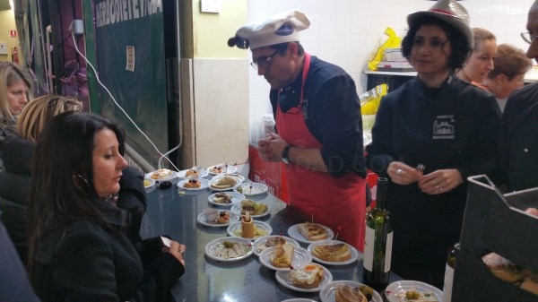 Éxito de asistencia en la Feria de la tapa ofrecida por el Mercado Municipal de Benifaió.
