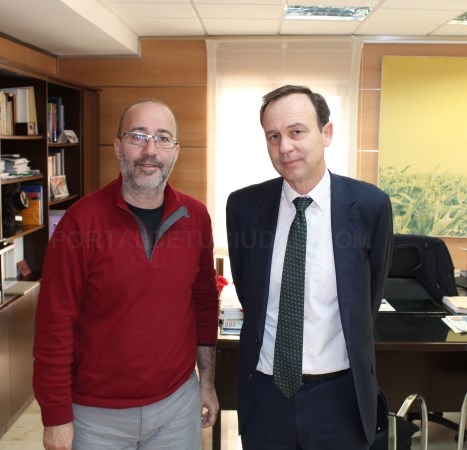 L'Hospital de La Ribera i l'Ajuntament d'Alzira acorden iniciar els tràmits per a habilitar un autobús directe des de l'estació de tren