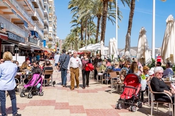 El turismo de Cullera vive una Semana Santa con 25 puntos más de ocupación que en 2015
