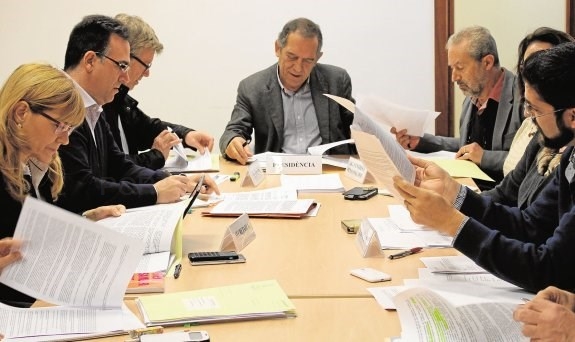 Educación no ha publicado aún las ratios ni las aulas concertadas a 15 días del tope legal