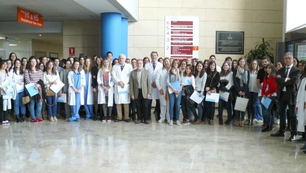 Más de 60 futuros médicos residentes se interesan por la Formación Especializada del Hospital de La Ribera