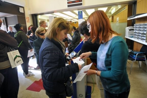 Valencia aún debe las ayudas para libros a dos meses de acabar el curso