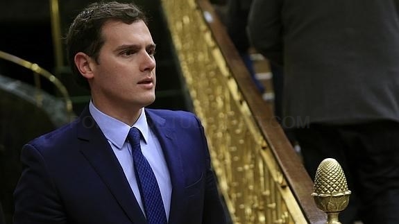 Rivera propone un Gobierno con PP y PSOE presidido por un independiente