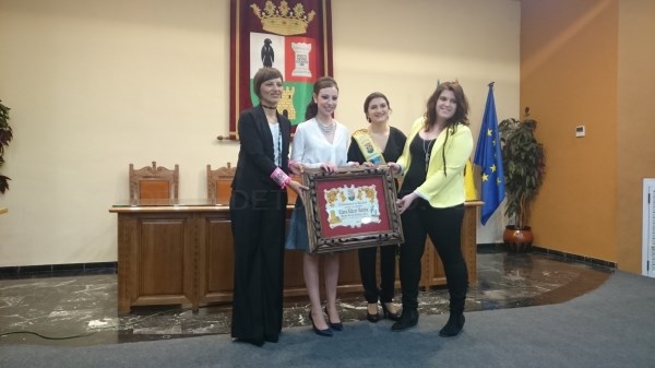 Clara Llácer Rovira es nombrada  Reina de las Fiestas de Benifaió 2016
