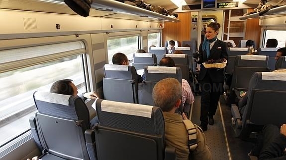 Renfe lanza billetes de AVE a mitad de precio para viajar en agosto