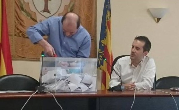 Los vecinos de Alberic eligen en la consulta ciudadana mejorar el asfaltado de los caminos rurales
