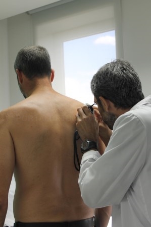 El Hospital Universitario de La Ribera se ha sumado a la campaña Euromelanoma 2016