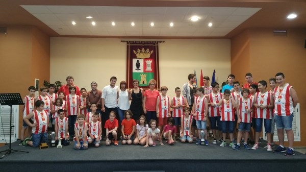 El Ayuntamiento de Benifaió rinde homenaje al Club de Básquet Marcelina Roquette