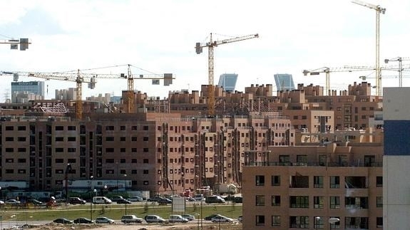 La firma de hipotecas sobre viviendas acelera su crecimiento al 24,6% en abril