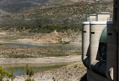 La sequía obliga a cerrar el grifo