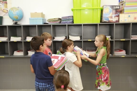 Los padres arremeten contra el Consell por incumplir la promesa de gratuidad de los libros