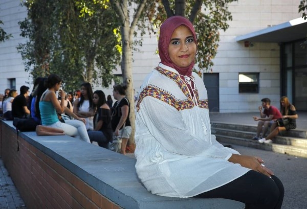 Educación obliga al instituto a permitir que la alumna lleve el hiyab en el centro