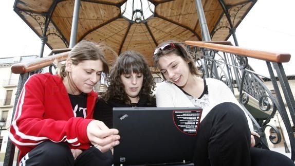 Los jóvenes olvidan los riesgos de las redes sociales