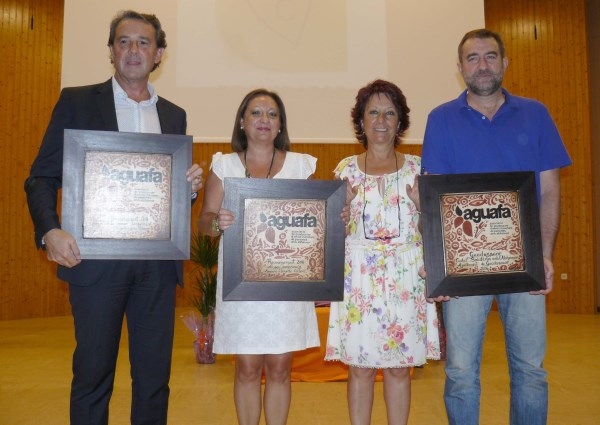 El Hospital de La Ribera recibe el ‘Reconeixement 2016’ de AGUAFA, la Asociación de Alzheimer de Guadassuar