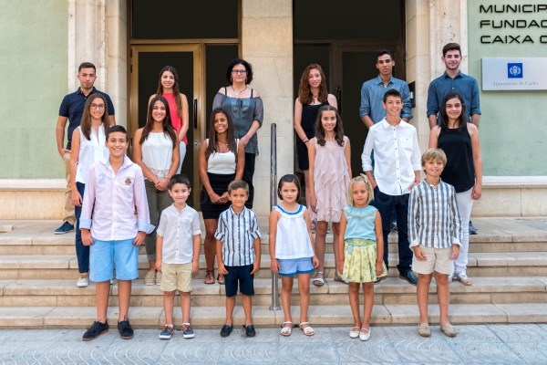 Carlet premia 18 estudiants per la seua excel•lència educativa